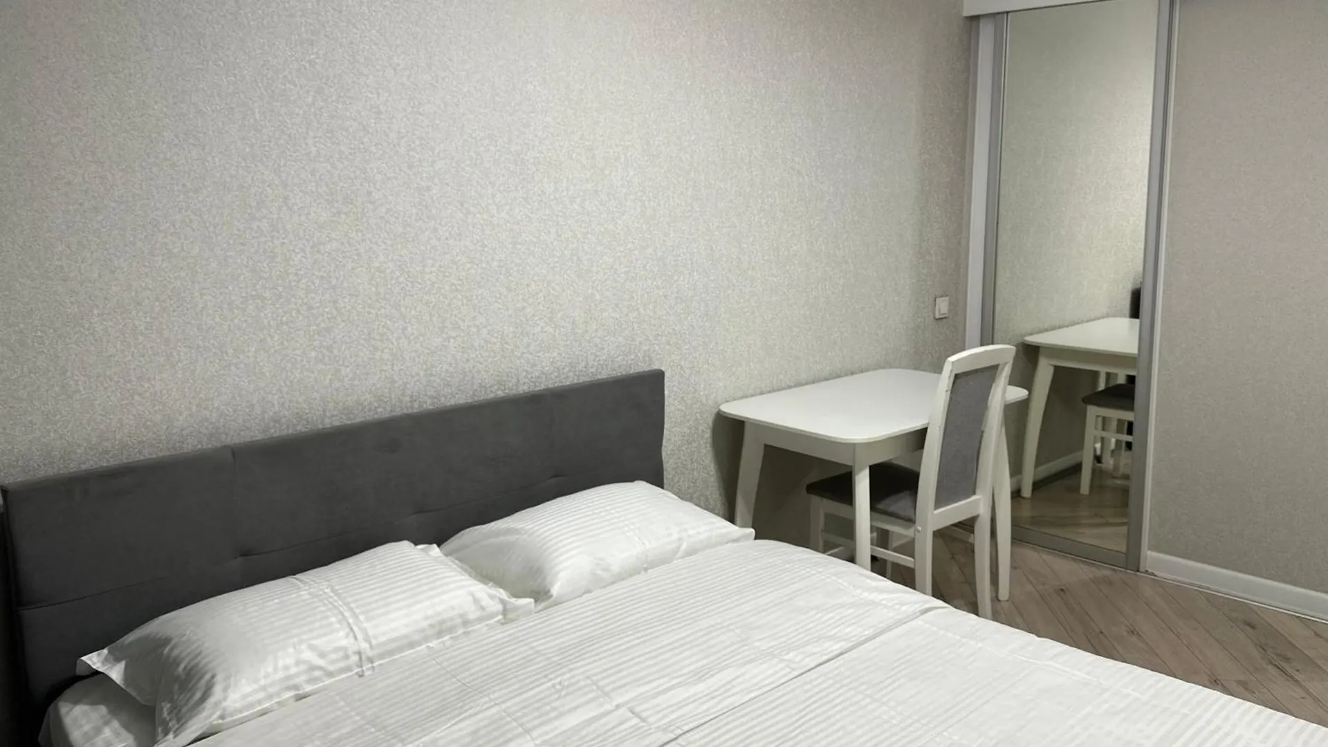 2-Х Комнатная Квартира В Жк Арай С Двумя Гардеробными Almaty Apartment
