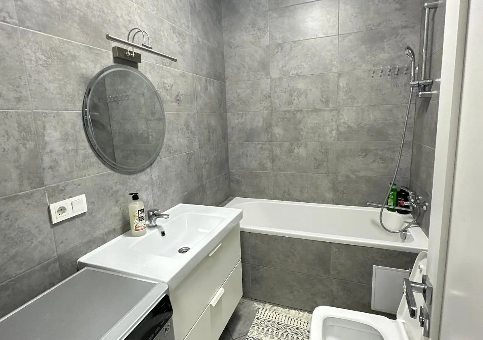 2-Х Комнатная Квартира В Жк Арай С Двумя Гардеробными Almaty Apartment